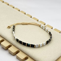 Bratara colorata pe snur