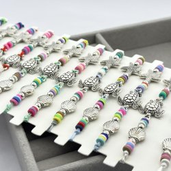 Bratara colorata pe snur