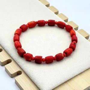 Bratara din coral