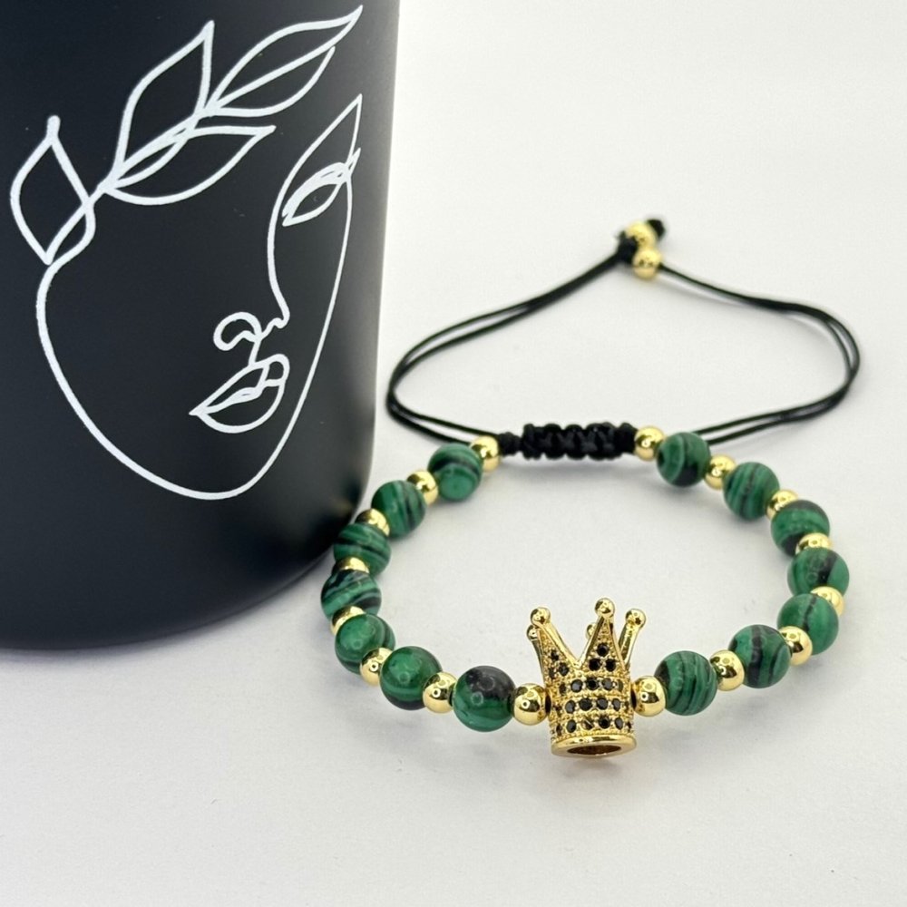 Bratara pe snur cu bilute aurii si malachit Bratara pe snur cu bilute aurii si malachit