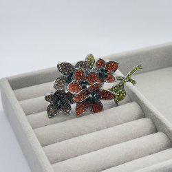 Brosa eleganta cu flori Brosa eleganta cu flori