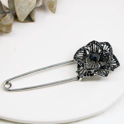 Brosa eleganta cu floare Brosa eleganta cu floare