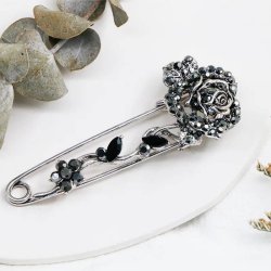 Brosa trandafir cu marcasite