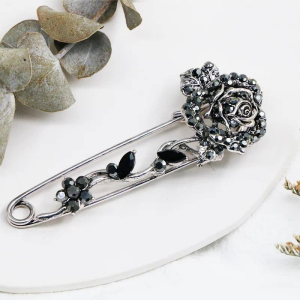 Brosa trandafir cu marcasite