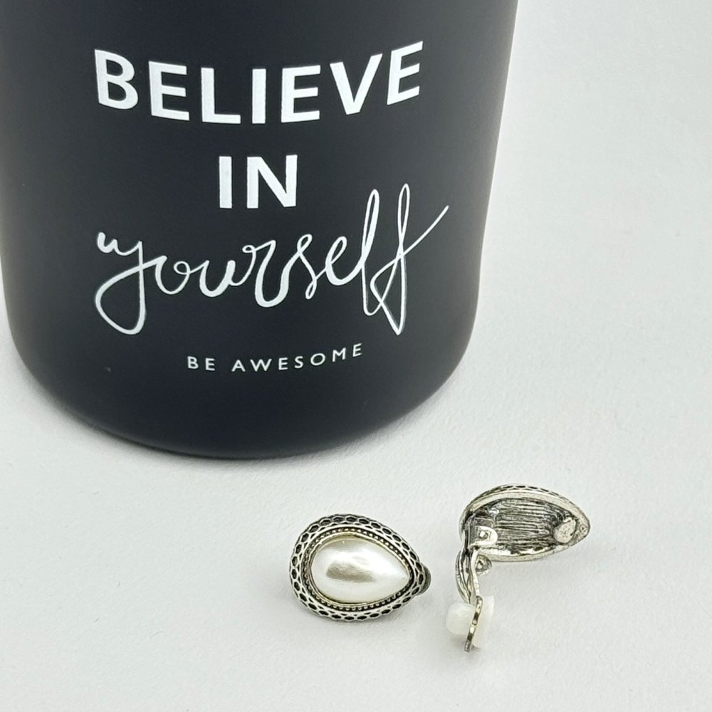 Cercei clips cu perlute Cercei clips cu perlute