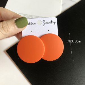 Cercei colorati cu surub