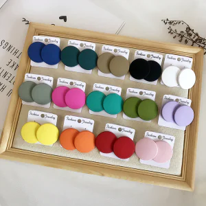 Cercei colorati cu surub