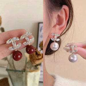 Cercei feminini cu perluta Cercei feminini cu perluta