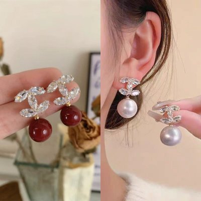 Cercei feminini cu perluta