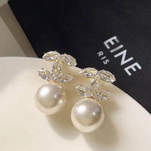 Cercei feminini cu perluta Cercei feminini cu perluta