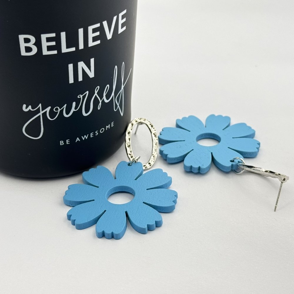 Cercei lungi cu flori din lemn Cercei lungi cu flori din lemn