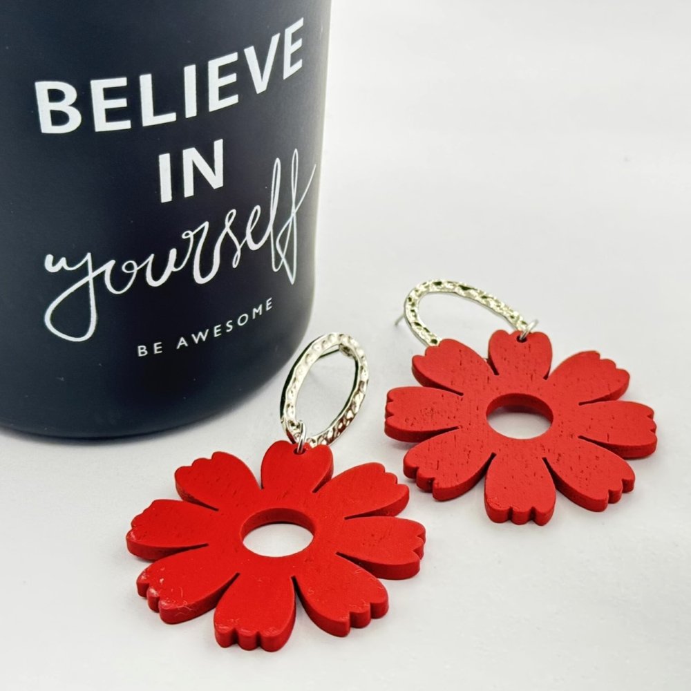 Cercei lungi cu flori din lemn Cercei lungi cu flori din lemn