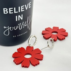 Cercei lungi cu flori din lemn Cercei lungi cu flori din lemn