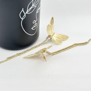 Cercei lungi cu fluturi