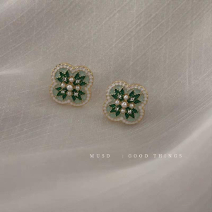 Cercei stud in nuante de verde