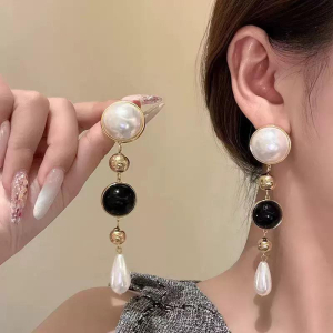 Cercei vintage cu perle