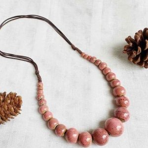 Colier ceramica roz prafuit
