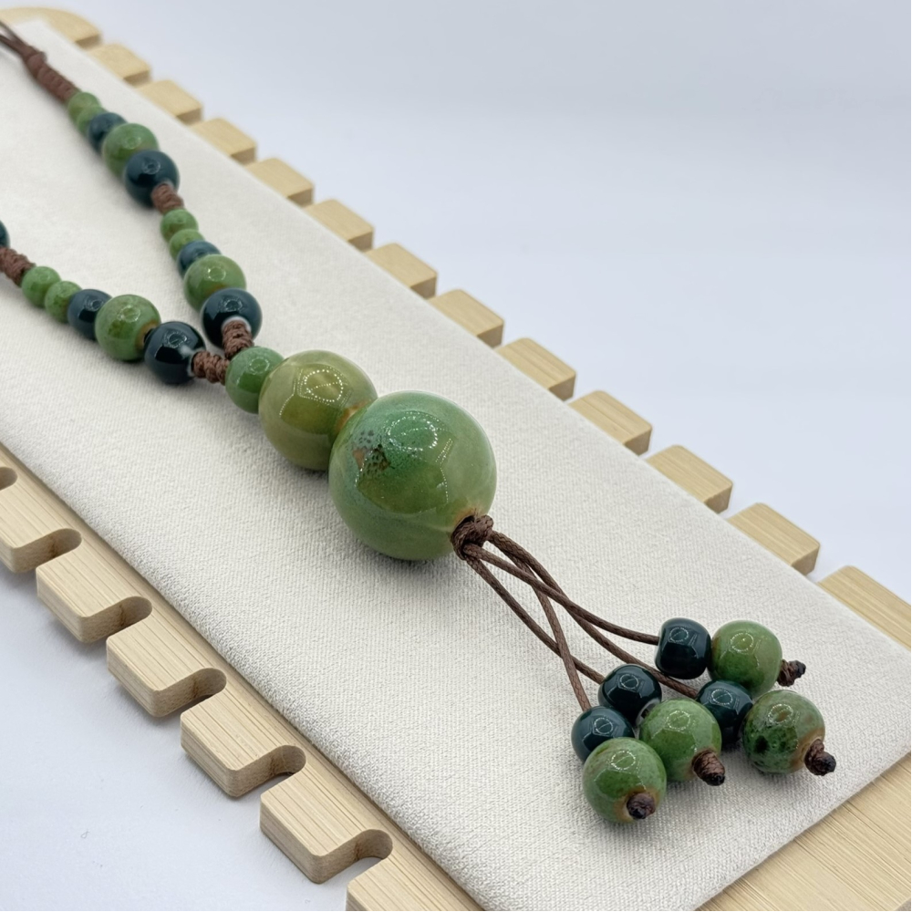 Colier colorat din ceramica