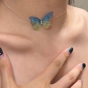 Colier fir transparent cu fluture