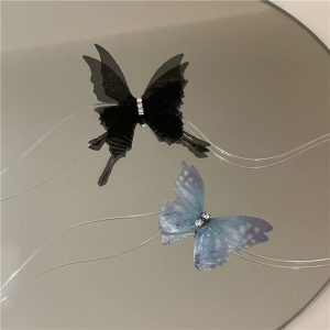 Colier fir transparent cu fluture
