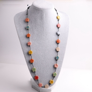 Colier lung ceramica cu flori