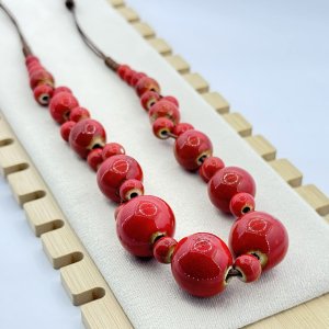 Colier rosu din ceramica Colier rosu din ceramica