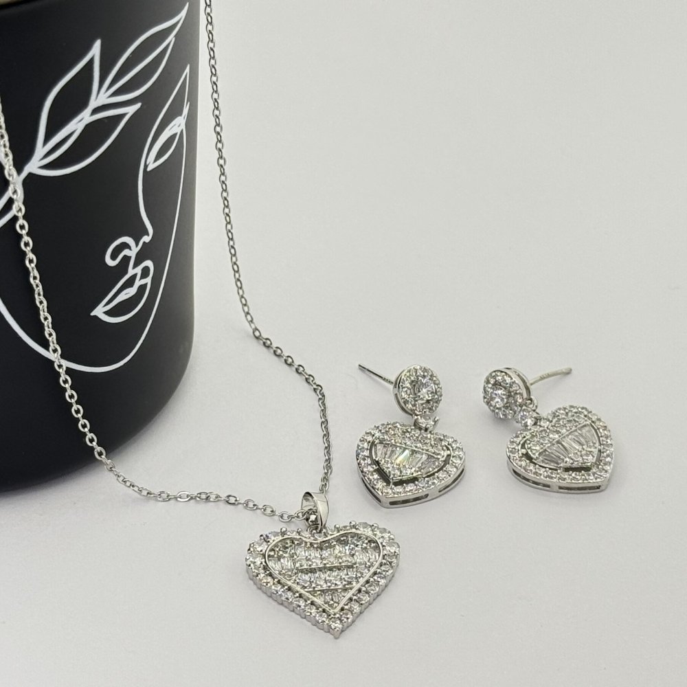 Set colier si cercei cu inimioare Set colier si cercei cu inimioare