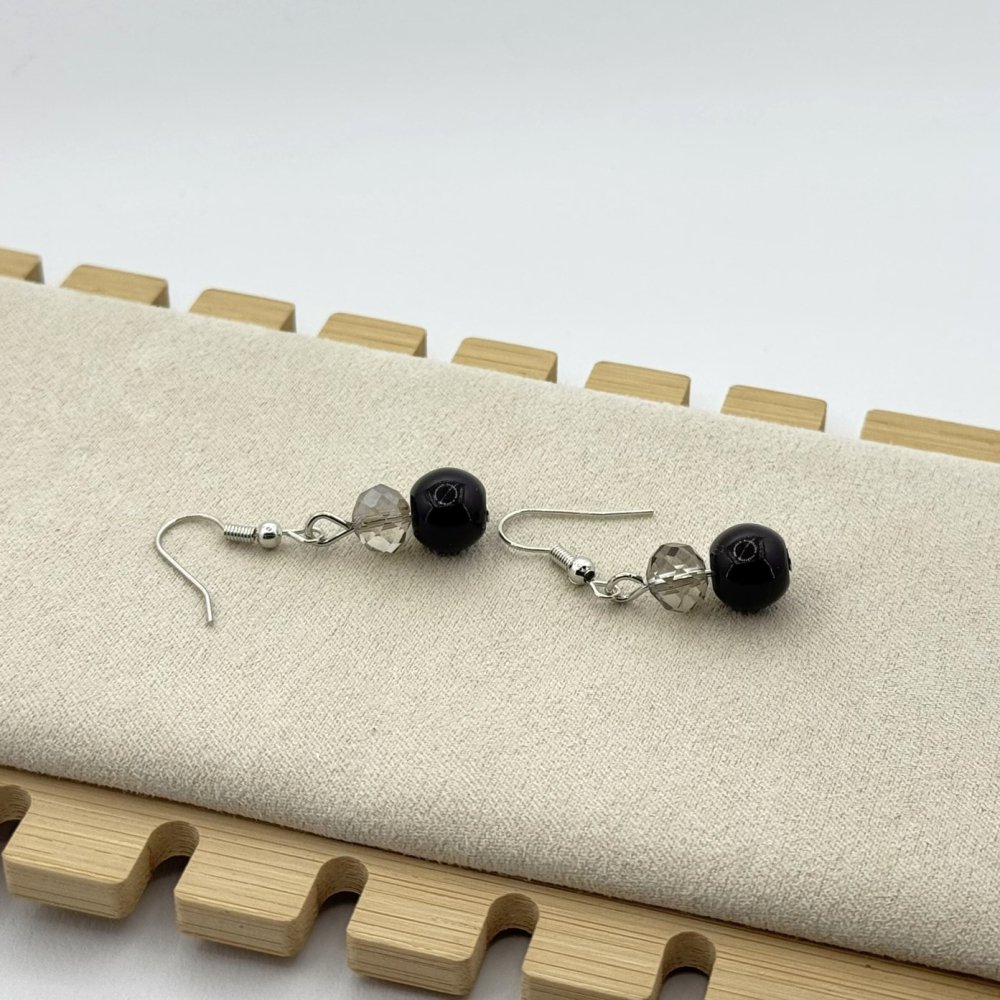 Set colier si cercei perlute colorate Set colier si cercei perlute colorate