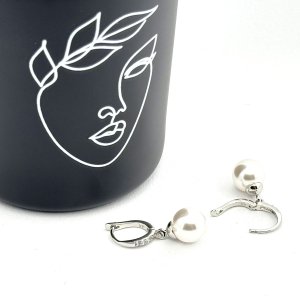 Cercei rodiati cu perlute albe Cercei rodiati cu perlute albe