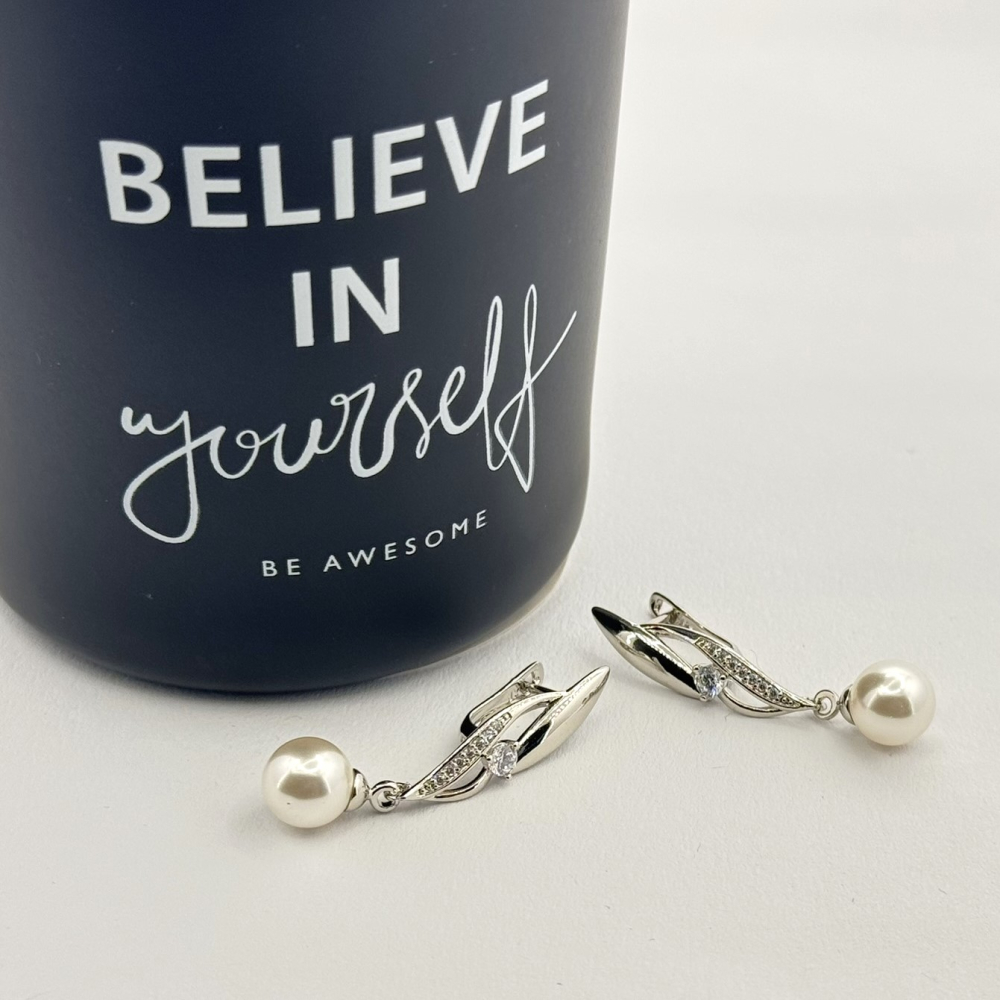 Cercei rodiati cu perlute Cercei rodiati cu perlute