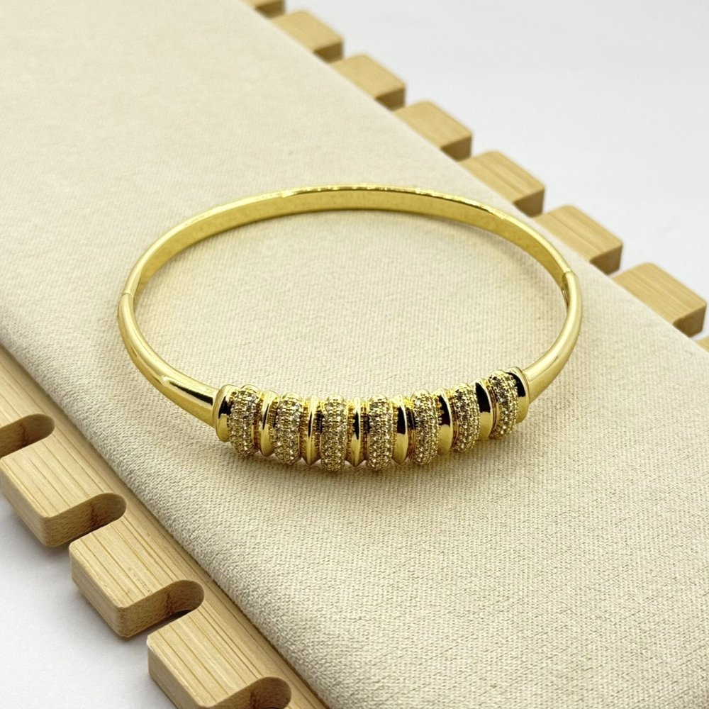 Bratara placata cu aur 18k eleganta Bratara placata cu aur 18k eleganta