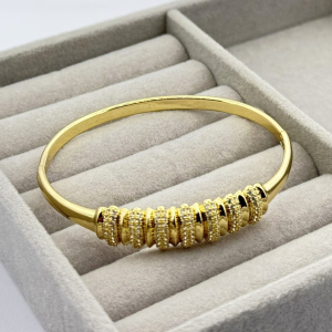 Bratara placata cu aur 18k eleganta Bratara placata cu aur 18k eleganta