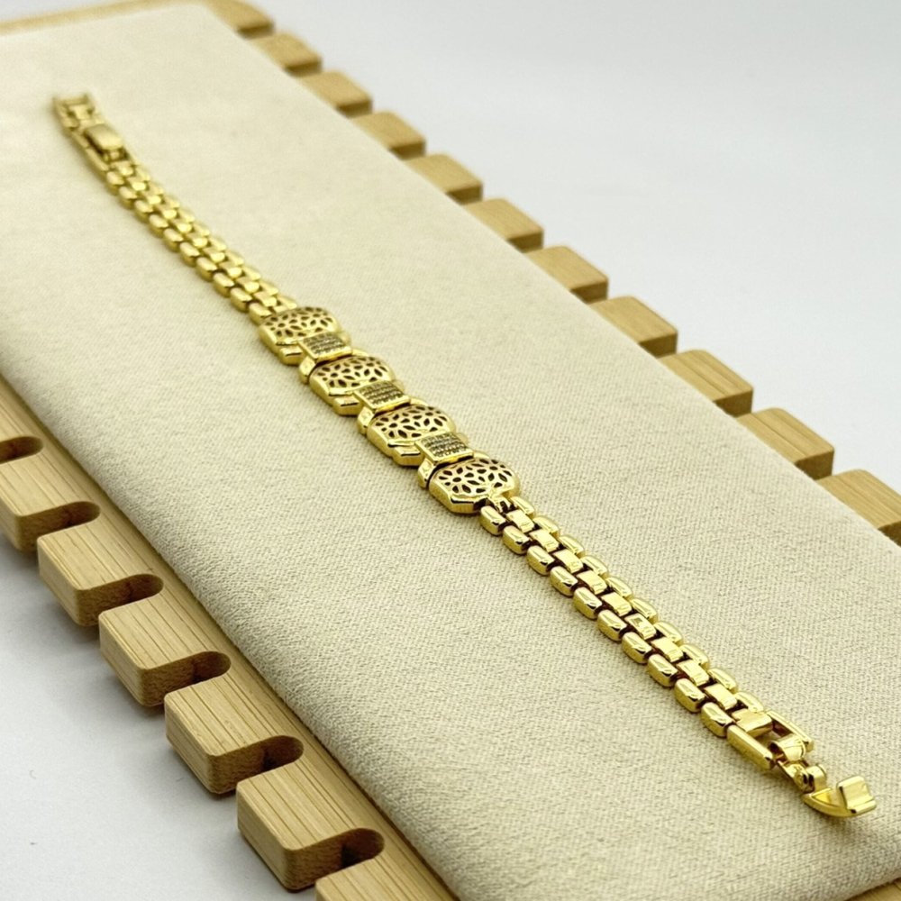 Bratara placata cu aur 18k eleganta Bratara placata cu aur 18k eleganta