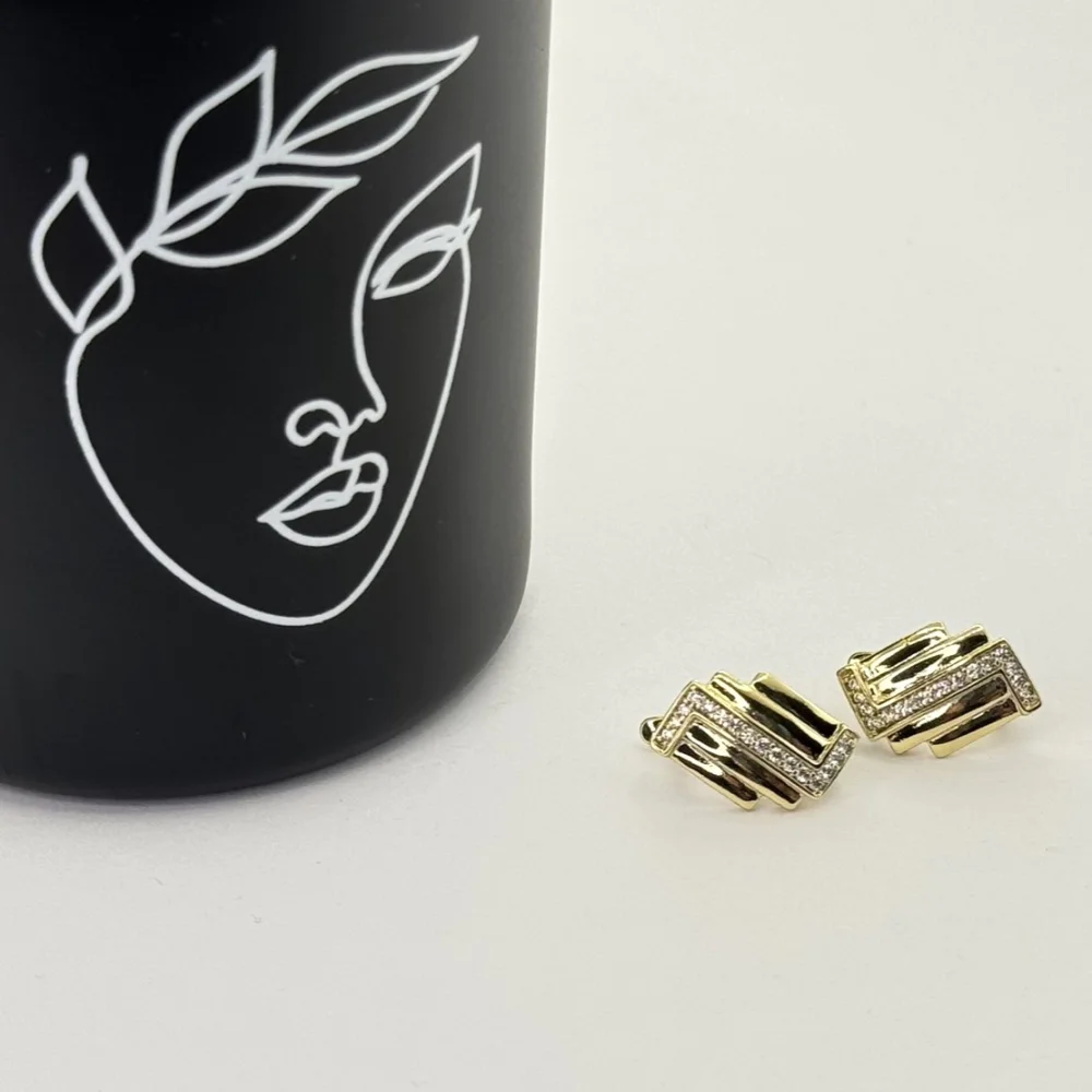 Cercei placati aur 18k eleganti Cercei placati aur 18k eleganti
