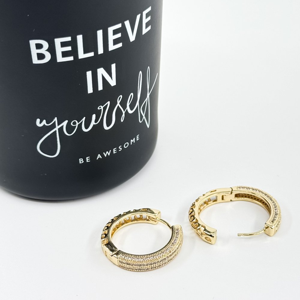 Cercei placati aur 18K eleganti cu cristale stralucitoare Cercei placati aur 18K eleganti cu cristale stralucitoare