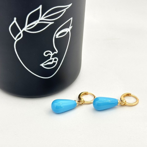 Cercei placati aur 18k perlute bleu Cercei placati aur 18k perlute bleu