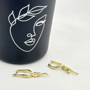 Cercei placati aur 18k sarpe stilizat Cercei placati aur 18k sarpe stilizat