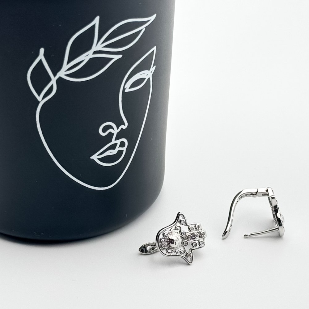 Cercei rodiati cu simbolul Hamsa Cercei rodiati cu simbolul Hamsa