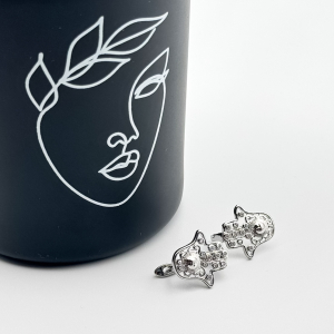 Cercei rodiati cu simbolul Hamsa Cercei rodiati cu simbolul Hamsa