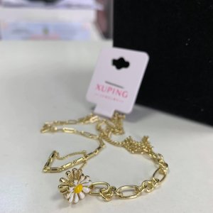 Colier placat aur 18k cu pandantiv margareta