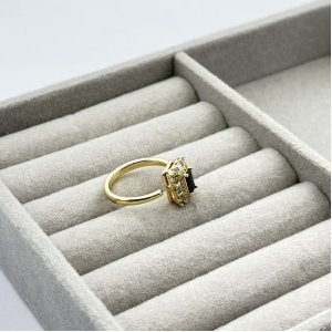 Inel placat aur 18k cristal negru Inel placat aur 18k cristal negru