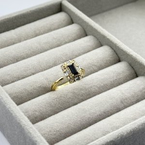 Inel placat aur 18k cristal negru Inel placat aur 18k cristal negru