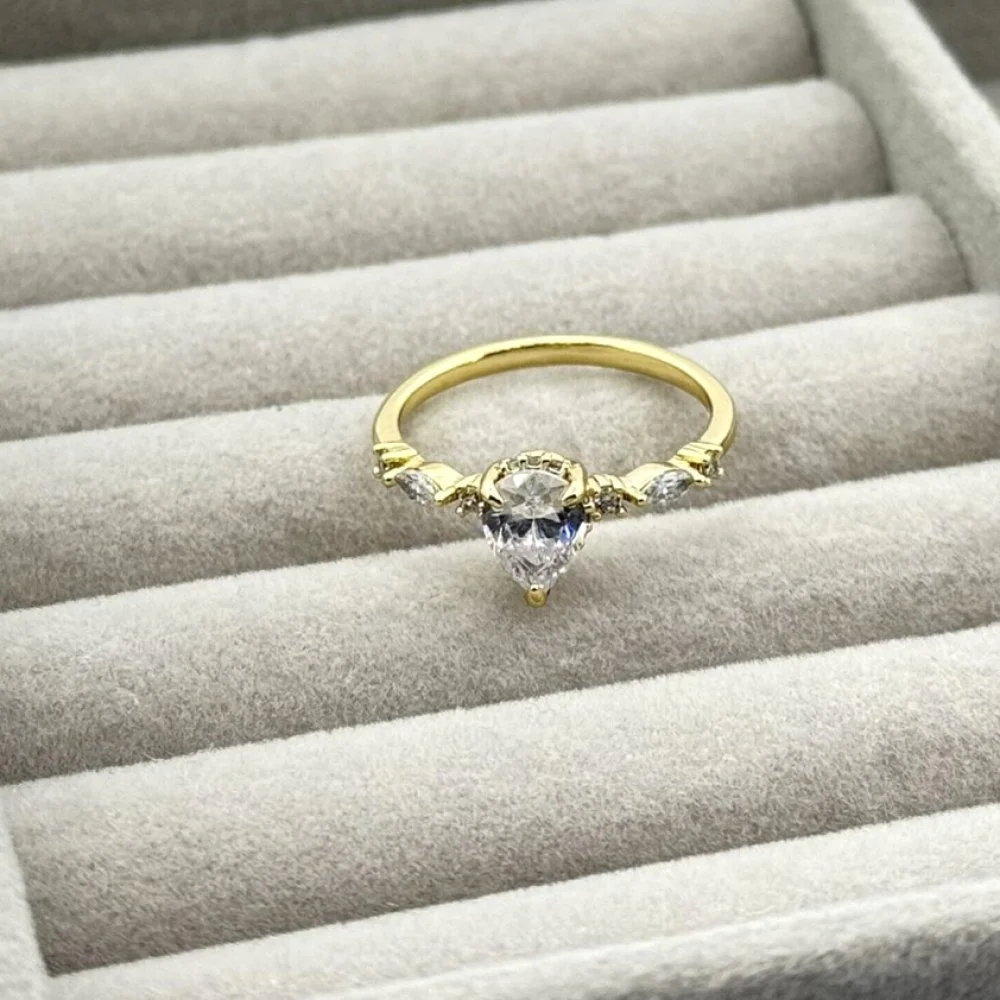 Inel placat aur 18k cristale Zirconia Inel placat aur 18k cristale Zirconia