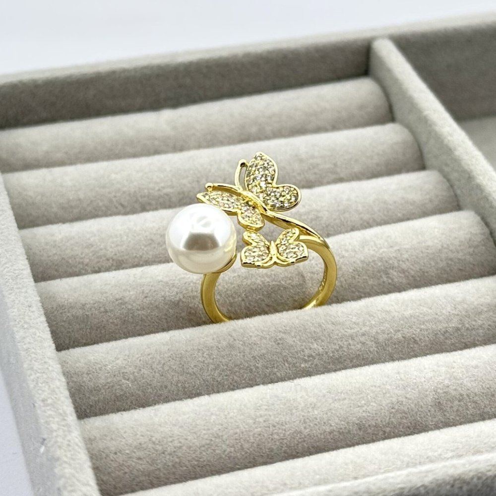 Inel placat aur 18k cu fluture si perla alba Inel placat aur 18k cu fluture si perla alba