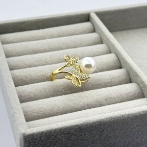 Inel placat aur 18k cu fluture si perla alba Inel placat aur 18k cu fluture si perla alba
