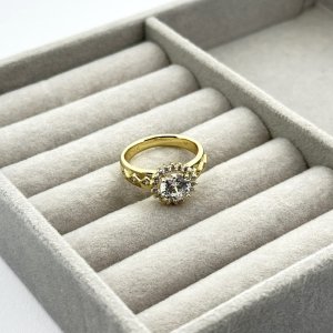 Inel placat aur galben 18k cristal mare Inel placat aur galben 18k cristal mare