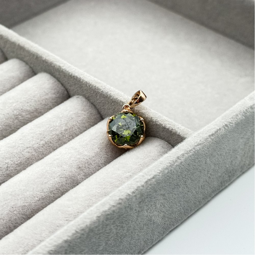 Pandantiv placat aur 18k cristal verde
