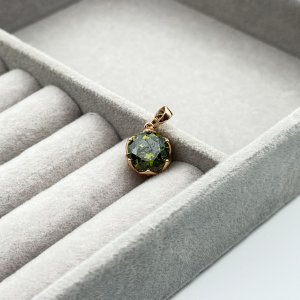 Pandantiv placat aur 18k cristal verde Pandantiv placat aur 18k cristal verde