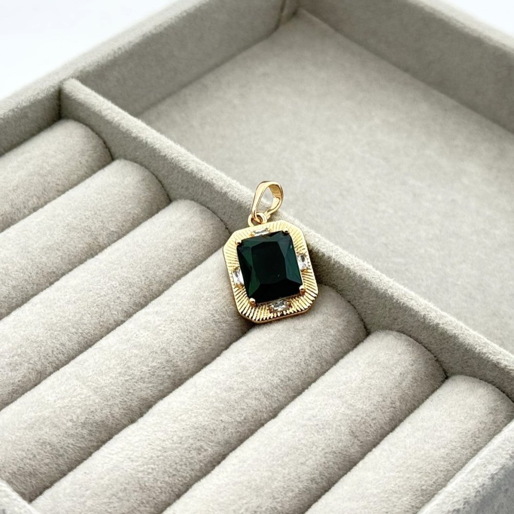Pandantiv placat aur 18k cristal verde