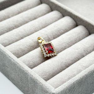 Pandantiv placat aur 18k cristal zirconia rosu Pandantiv placat aur 18k cristal zirconia rosu